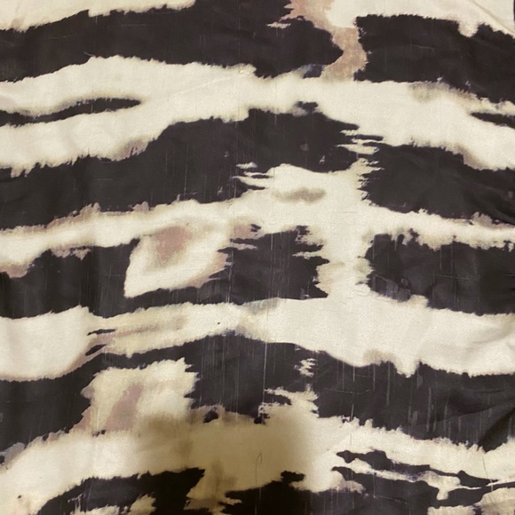 Black blouse with white patch design 1X - Picture 4 of 4